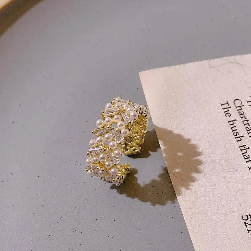 Luxurious Pearl Ring in Gold Claire