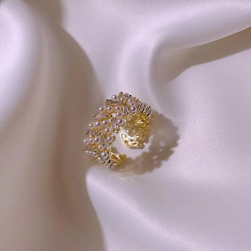 Luxurious Pearl Ring in Gold Claire