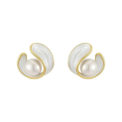 Luxurious earrings with white opal and pearl in gold Unique Joyas