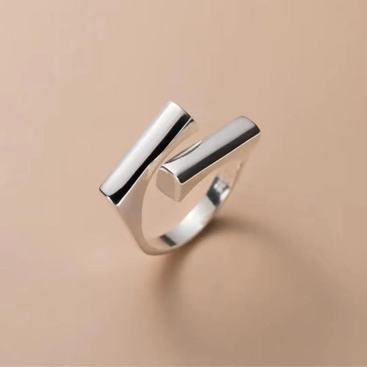 Simple geometric ring with smooth braids Unique Joyas