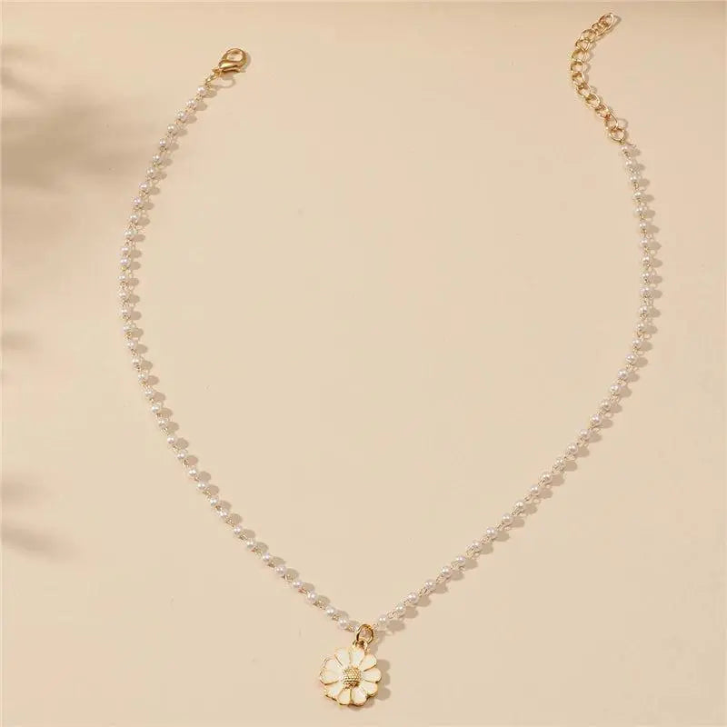 Daisy with Pearl Pendant Claire