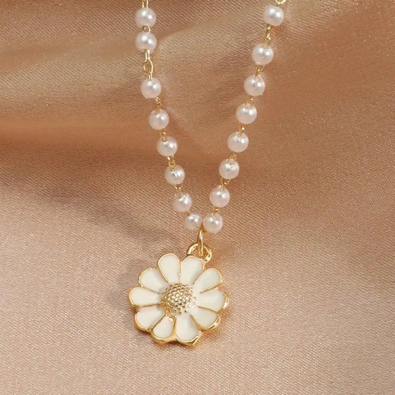 Daisy with Pearl Pendant Claire