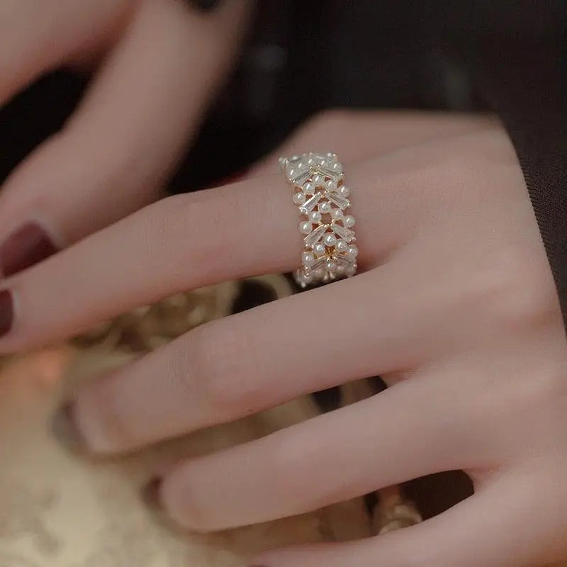 Luxurious Pearl Ring in Gold Claire