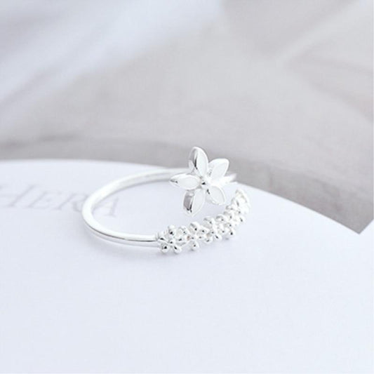 Adjustable ring made of 925 sterling silver with hand-painted enamel wildflower design