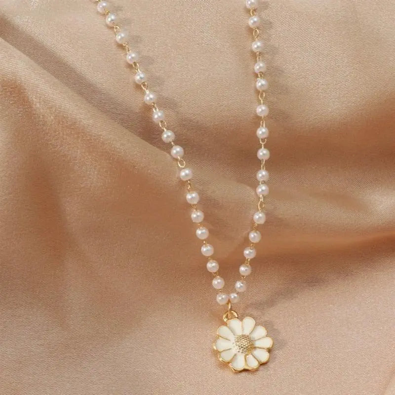 Daisy with Pearl Pendant Claire