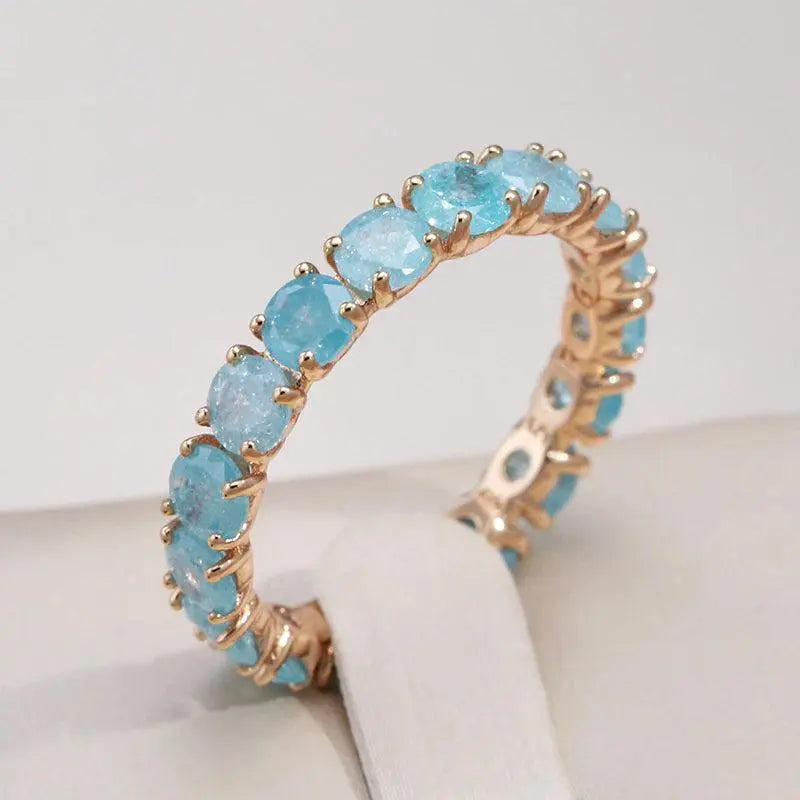 Ring with round stone made of gold Unique Joyas