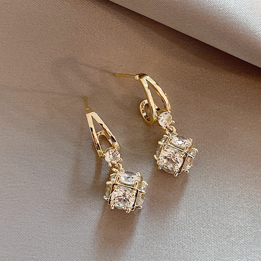 Elegant gold earrings with zirconia
